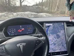 Röd Begagnad 2018 Tesla Model S Sedan | 300 000 kr (Marknadspris)