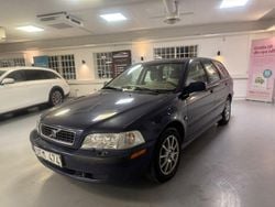 Mörkblå Begagnad 2003 Volvo V40 Kombi | 19 900 kr (Lite dyr)