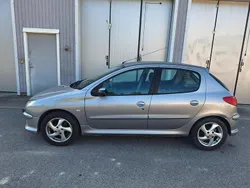 Silver Begagnad 2006 Peugeot 206 Halvkombi | 13 500 kr (Marknadspris)