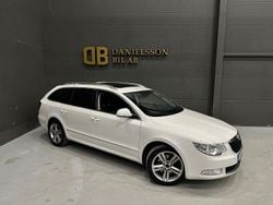 Vit Begagnad 2013 Skoda Superb Ambition Kombi | 79 800 kr (Marknadspris)