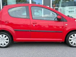 Röd Begagnad 2012 Peugeot 107 Halvkombi | 39 400 kr (Lite dyr)