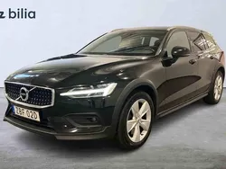 Svart Begagnad 2021 Volvo V60 CC Kombi | 269 900 kr (Marknadspris)