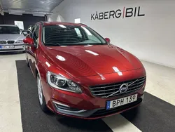 Röd Begagnad 2014 Volvo V60 Momentum Kombi | 124 900 kr (Marknadspris)