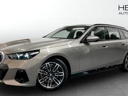 Grå (grey) Begagnad 2025 BMW 520 M Sport Kombi | 598 700 kr (Lite dyr)