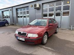 Mörkröd (röd) Begagnad 2006 Skoda Octavia Tour Halvkombi | 32 900 kr (Marknadspris)