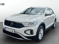 Grå Begagnad 2022 VW T-Roc Life SUV | 229 900 kr (Marknadspris)