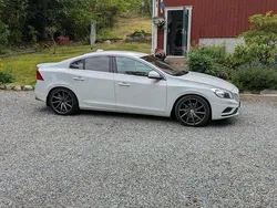 Vit Begagnad 2012 Volvo S60 R-Design Summum Sedan | 95 000 kr (Marknadspris)