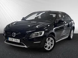 Svart Begagnad 2018 Volvo S60 CC Standard Sedan | 219 900 kr (Marknadspris)