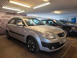 Silver Begagnad 2006 Kia Rio Halvkombi | 24 900 kr (Marknadspris)