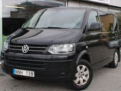 Svart Begagnad 2014 VW Caravelle Comfortline Minibuss | 154 900 kr (Marknadspris)