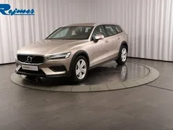 Ljusgrå Begagnad 2024 Volvo V60 CC Core Kombi | 399 900 kr (Bra pris)
