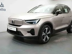 Grå Begagnad 2023 Volvo XC40 Single Motor SUV | 359 900 kr