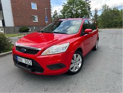 Röd Begagnad 2010 Ford Focus Trend Kombi | 32 000 kr (Marknadspris)