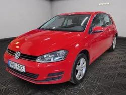Röd Begagnad 2016 VW Golf VII Halvkombi | 99 900 kr (Marknadspris)