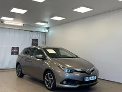 Brun Begagnad 2016 Toyota Auris Hybrid Active Halvkombi | 159 700 kr (Marknadspris)