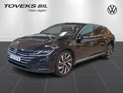 Svart (deep black pearl) Begagnad 2023 VW Arteon R Kombi | 379 900 kr (Bra pris)