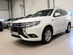 Vit Begagnad 2015 Mitsubishi Outlander P-HEV SUV | 194 900 kr (Lite dyr)
