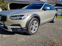 Brun Begagnad 2019 Volvo V90 CC Momentum Kombi | 285 000 kr (Marknadspris)