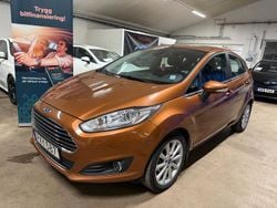 Brun Begagnad 2015 Ford Fiesta Titanium Halvkombi | 99 800 kr (Marknadspris)