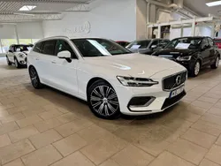 Vit (ice vit) Begagnad 2021 Volvo V60 Inscription Kombi | 274 500 kr (Bra pris)