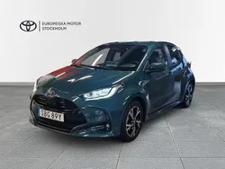Grön Begagnad 2025 Toyota Yaris Hybrid Active Halvkombi | 269 800 kr (Lite dyr)