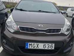 Brun Begagnad 2012 Kia Rio Halvkombi | 88 000 kr (Marknadspris)