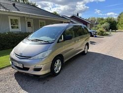 Grå Begagnad 2003 Toyota Previa Minibuss | 32 000 kr