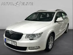 Vit Begagnad 2013 Skoda Superb Ambition Kombi | 79 800 kr (Superpris)