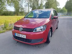 Röd Begagnad 2014 VW Touran Minibuss | 120 000 kr (Marknadspris)