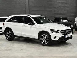 Vit (vit metallic) Begagnad 2020 Mercedes GLC220 SUV | 399 900 kr (Marknadspris)