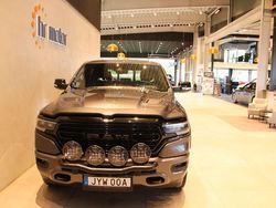 Mörkgrå (grå) Begagnad 2022 RAM 1500 Pickup | 849 000 kr (Lite dyr)