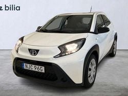 Vit Begagnad 2022 Toyota Aygo X Play SUV | 169 900 kr (Marknadspris)