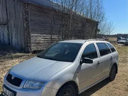 Silver Begagnad 2001 Skoda Fabia Kombi | 6 000 kr (Marknadspris)