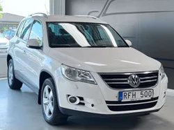 Vit Begagnad 2011 VW Tiguan Sportline SUV | 109 900 kr (Marknadspris)