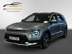 Grå Begagnad 2022 Kia Niro 2 SUV | 367 500 kr (Marknadspris)