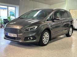 Grå Begagnad 2017 Ford S-MAX Business Edition Minibuss | 179 900 kr (Lite dyr)