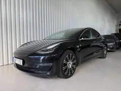 Svart Begagnad 2019 Tesla Model 3 Long Range AWD Sedan | 204 900 kr (Marknadspris)