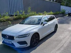 Vit Begagnad 2020 Volvo V60 Momentum Kombi | 200 000 kr (Lite dyr)