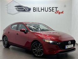 Röd Begagnad 2022 Mazda 3 Halvkombi | 248 500 kr (Marknadspris)