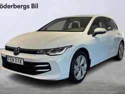 Vit Begagnad 2024 VW Golf VIII Edition Halvkombi | 329 000 kr (Marknadspris)