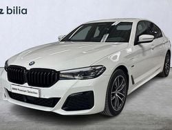 Vit Begagnad 2023 BMW 530e M Sport Sedan | 409 900 kr (Marknadspris)