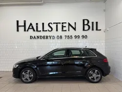 Svart (svart metallic) Begagnad 2015 Audi A3 Sportback Attraction Halvkombi | 119 000 kr (Marknadspris)