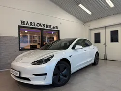 Vit Begagnad 2020 Tesla Model 3 Standard Range Plus Sedan | 285 000 kr (Marknadspris)