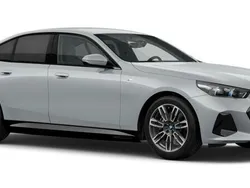 Grå (m brooklyn grey metallic) Ny 2025 BMW i5 Shadowline Sedan | 722 000 kr (Marknadspris)