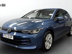 Mörkblå Begagnad 2024 VW Golf VIII Life Halvkombi | 289 900 kr (Bra pris)