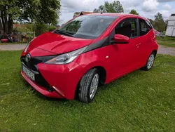 Röd Begagnad 2015 Toyota Aygo X-play Halvkombi | 85 000 kr (Lite dyr)