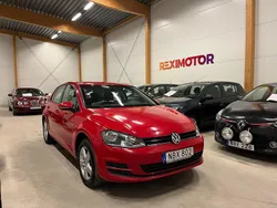 Röd Begagnad 2016 VW Golf VII Halvkombi | 94 900 kr (Marknadspris)