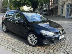 Svart Begagnad 2014 VW Golf VII Halvkombi | 91 000 kr (Marknadspris)