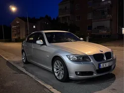 Grå Begagnad 2009 BMW 325 Comfort Edition Sedan | 83 900 kr (Marknadspris)
