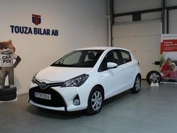 Vit Begagnad 2014 Toyota Yaris Hybrid Active Halvkombi | 114 900 kr (Marknadspris)
